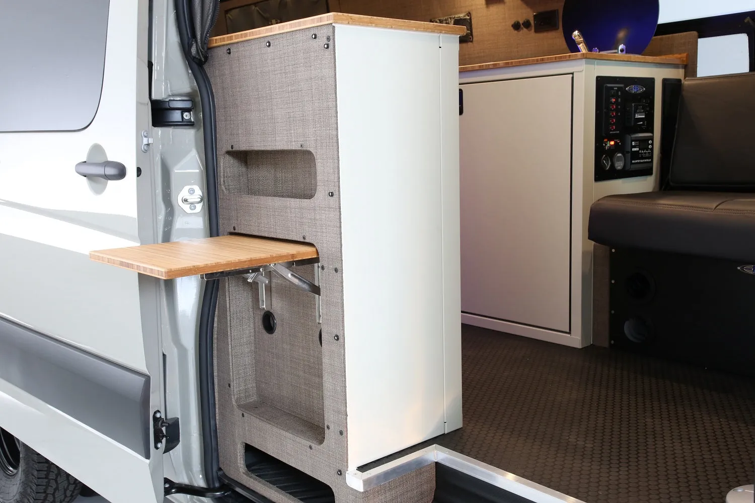 RB Gear Hauler Van DB - 170" 4x4
