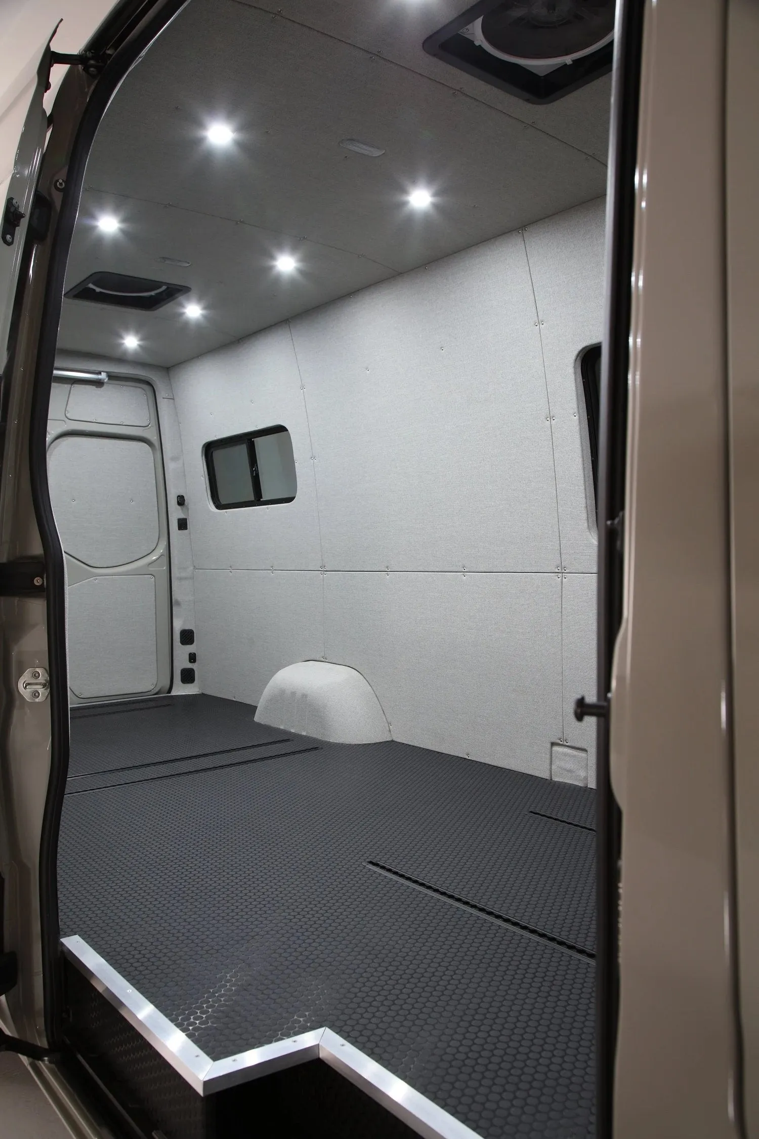 RB Gear Hauler Van FS - 170 2500 4x4